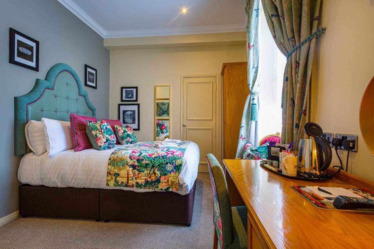 The Rutland Arms Hotel, Bakewell, Derbyshire Zewnętrze zdjęcie