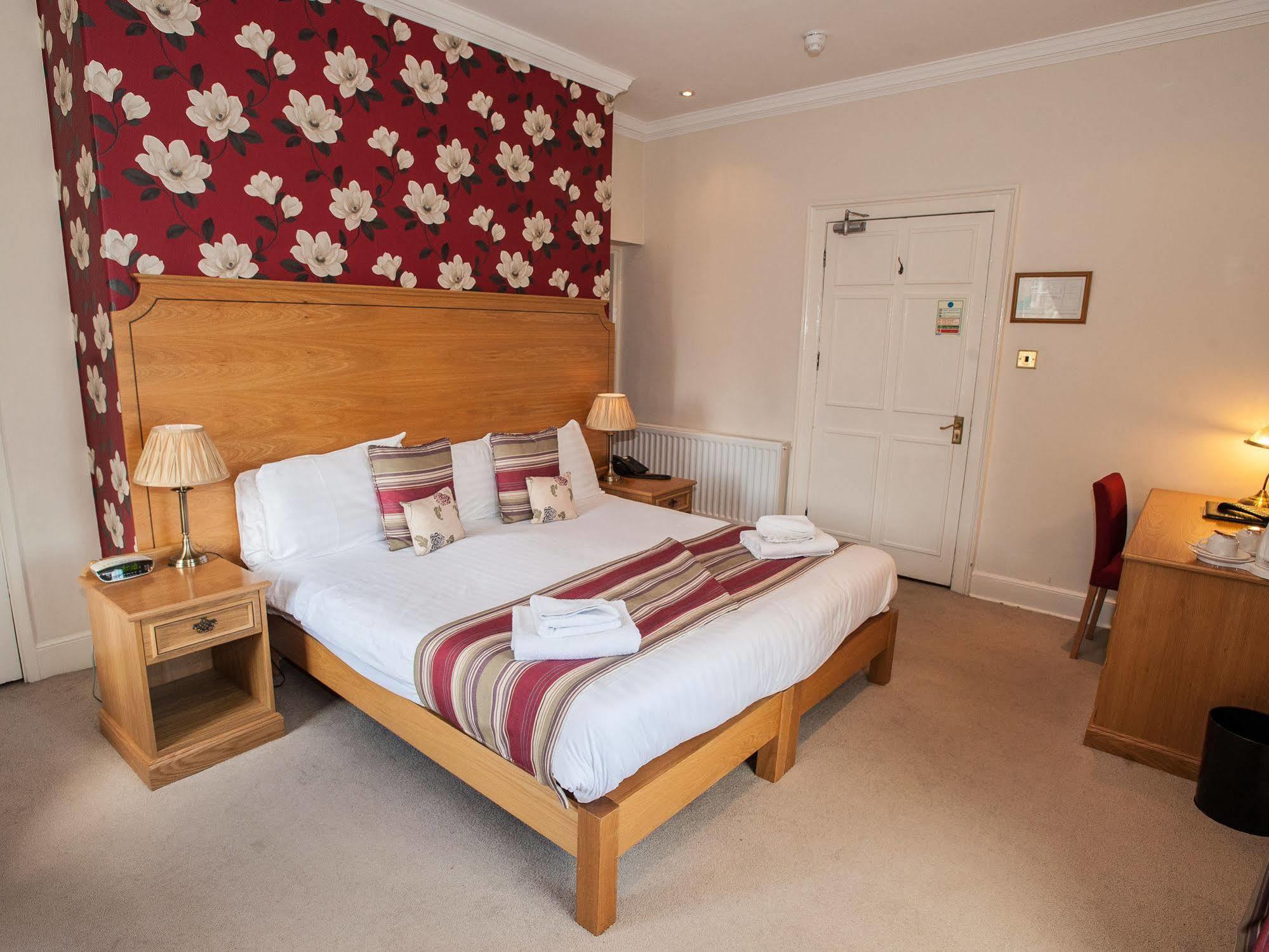 The Rutland Arms Hotel, Bakewell, Derbyshire Zewnętrze zdjęcie